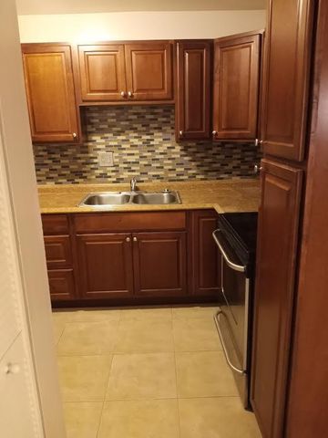 512 Gardens Drive 103, Pompano Beach, FL 33069