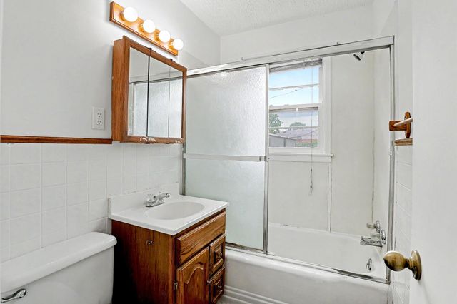 1526 E Donnell, Wichita, KS 67216