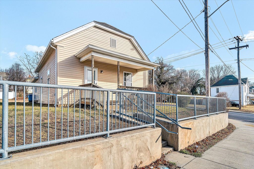 1001 Hanover AVE, Roanoke, VA 24017