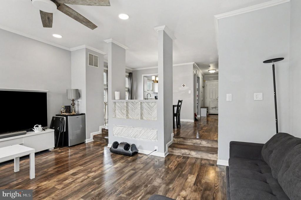 Image 4 of property listing at 216 SCOTT ST, Baltimore, MD 21230