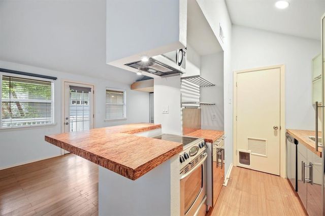 1110 W 22nd ST 8, Austin, TX 78705