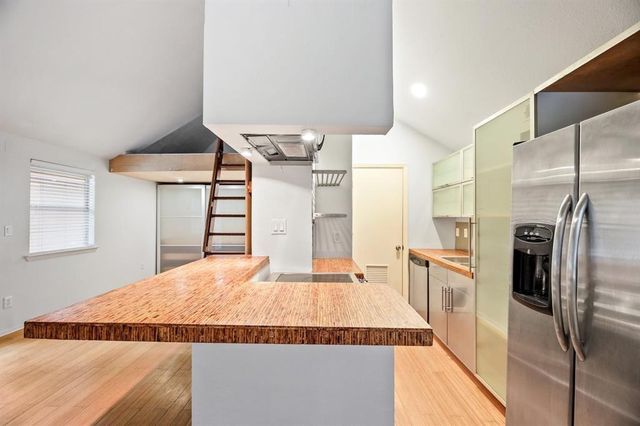 1110 W 22nd ST 8, Austin, TX 78705