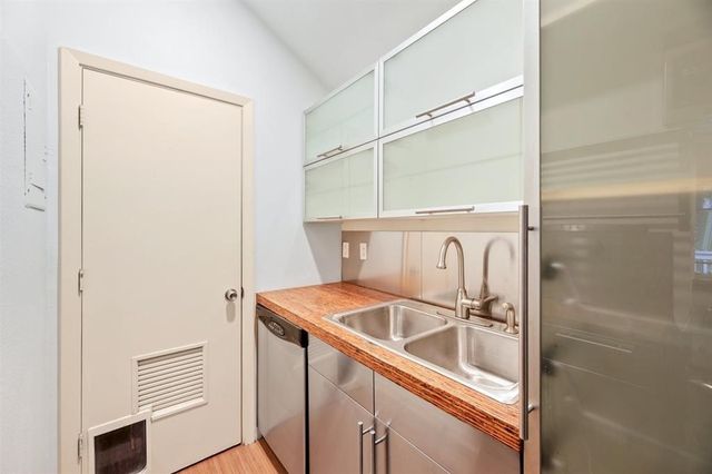 1110 W 22nd ST 8, Austin, TX 78705