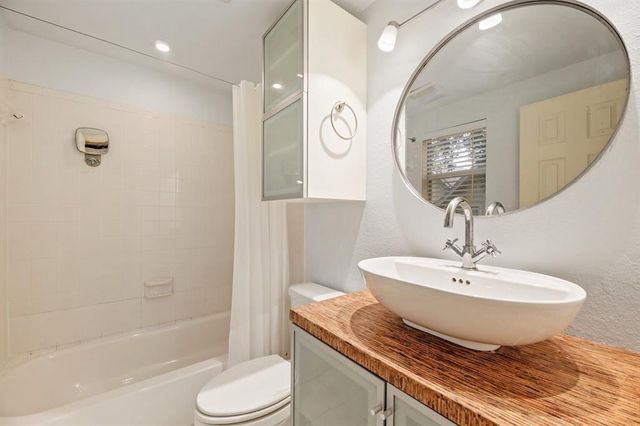 1110 W 22nd ST 8, Austin, TX 78705