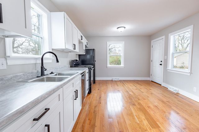 1613 N Weller Avenue, Springfield, MO 65803