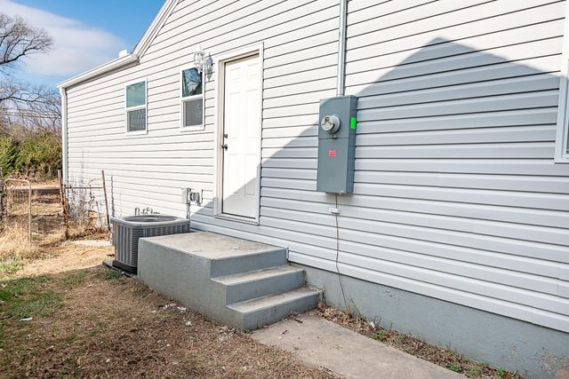 1613 N Weller Avenue, Springfield, MO 65803