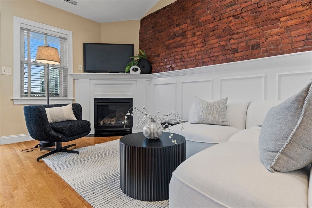 545 E 7th St 3, Boston, MA 02127