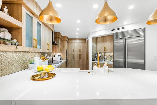 1155 Hillsboro Mile 607, Hillsboro Beach, FL 33062