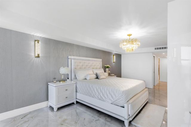 1155 Hillsboro Mile 607, Hillsboro Beach, FL 33062