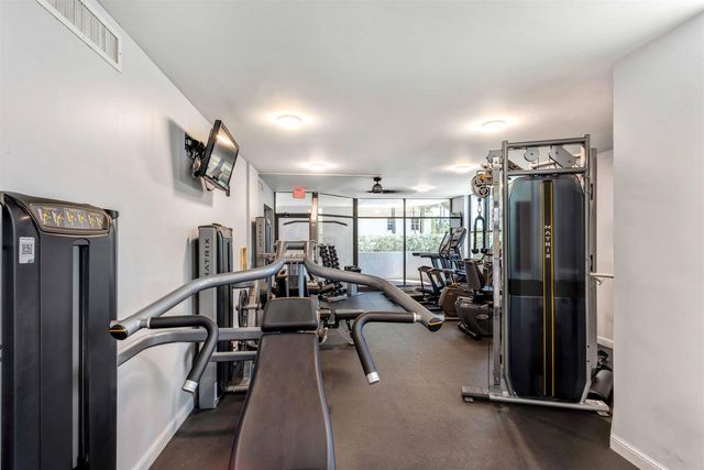 1155 Hillsboro Mile 607, Hillsboro Beach, FL 33062