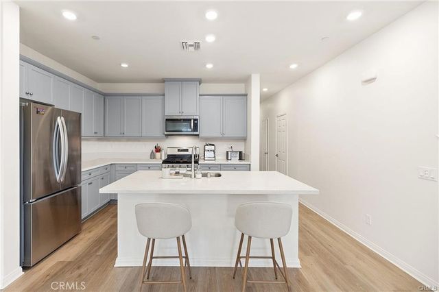 3906 E Coronado Privado, Ontario, CA 91761