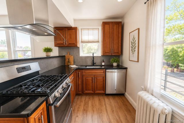 9701 69th Avenue, Forest Hills, NY 11375