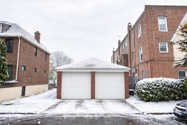 9701 69th Avenue, Forest Hills, NY 11375