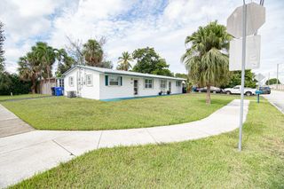 6872 SW 15th St, Pompano Beach, FL 33068