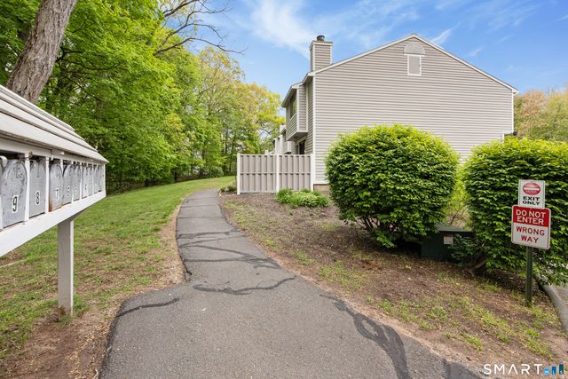 10 Ives Hill Court 10, Cheshire, CT 06410