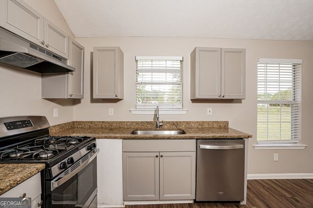 513 Easton Drive, Locust Grove, GA 30248