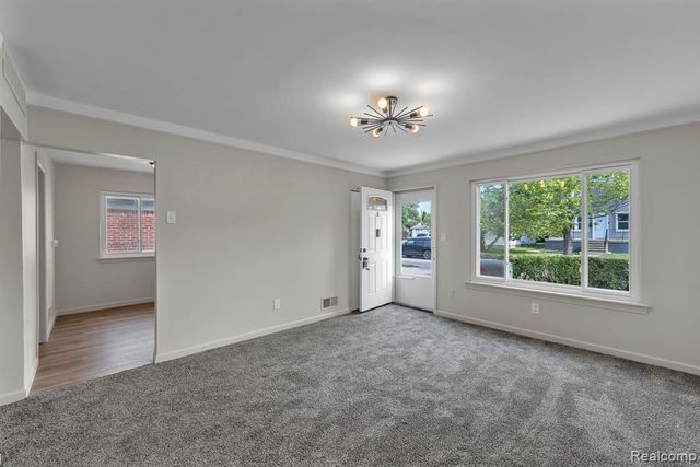 1433 Reo Avenue, Lincoln Park, MI 48146