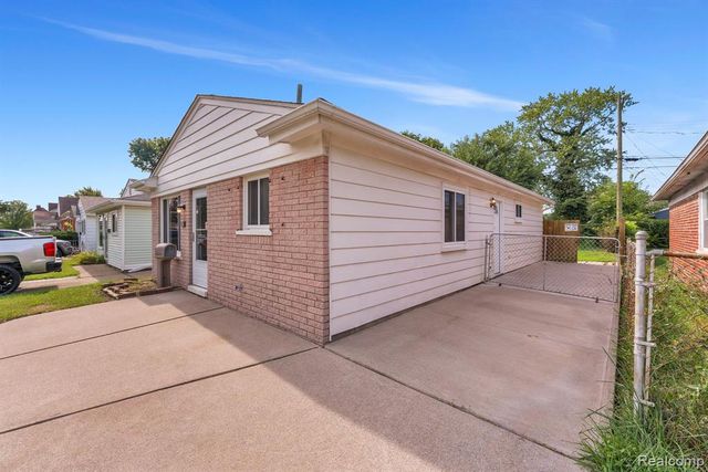 1433 Reo Avenue, Lincoln Park, MI 48146