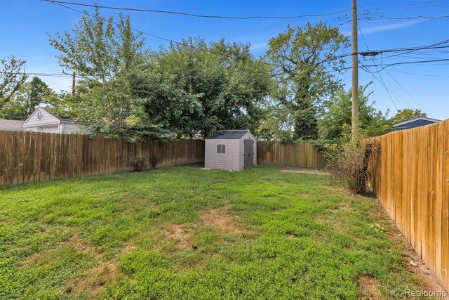 1433 Reo Avenue, Lincoln Park, MI 48146