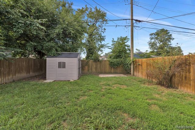 1433 Reo Avenue, Lincoln Park, MI 48146