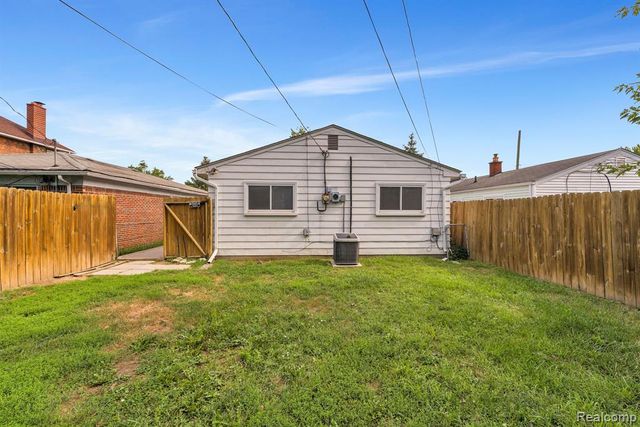 1433 Reo Avenue, Lincoln Park, MI 48146