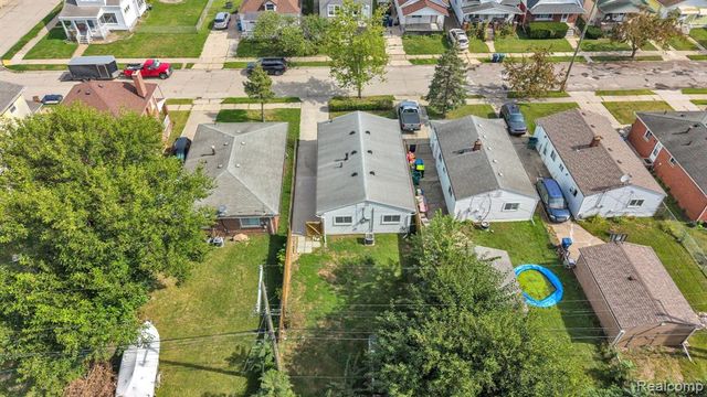1433 Reo Avenue, Lincoln Park, MI 48146