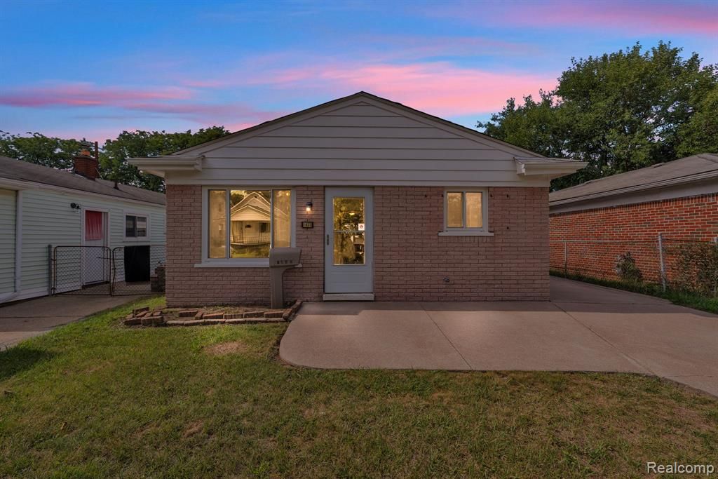 1433 Reo Avenue, Lincoln Park, MI 48146
