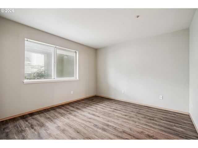 125 N HAYDEN BAY Dr, Portland, OR 97217