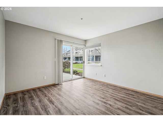 125 N HAYDEN BAY Dr, Portland, OR 97217