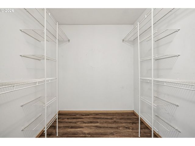 125 N HAYDEN BAY Dr, Portland, OR 97217