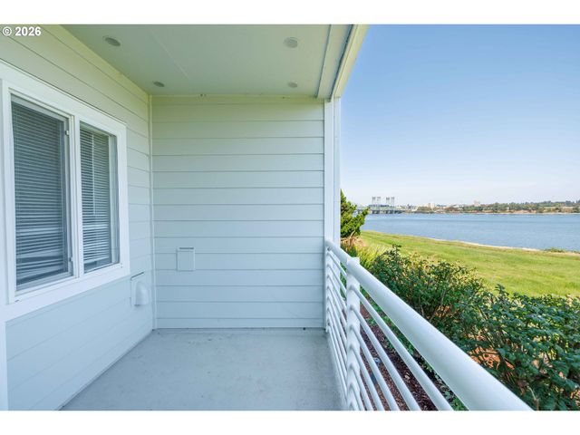 125 N HAYDEN BAY Dr, Portland, OR 97217