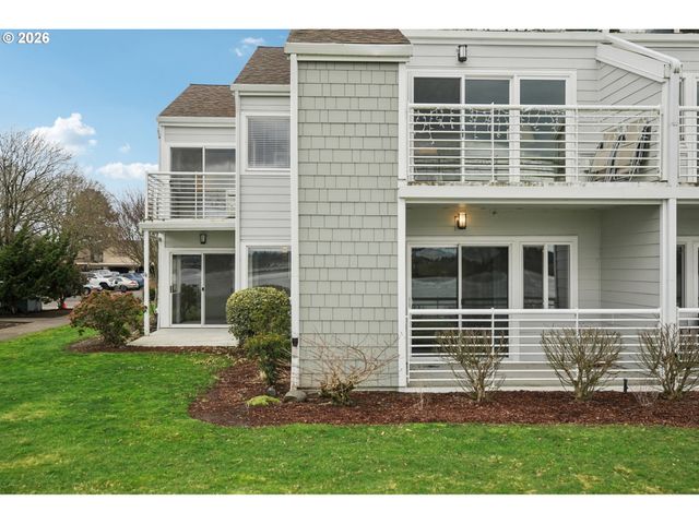 125 N HAYDEN BAY Dr, Portland, OR 97217