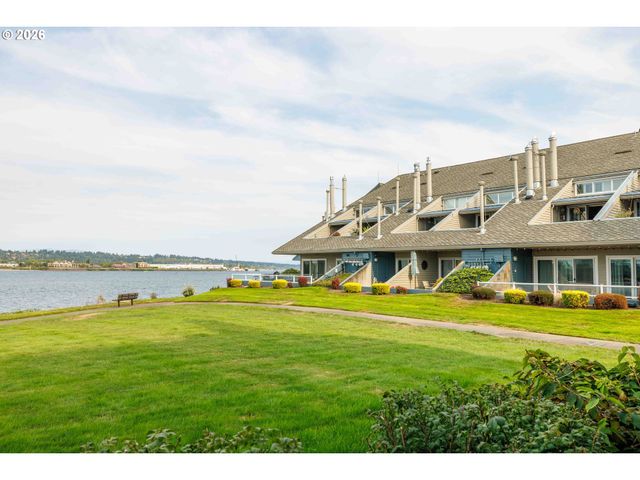 125 N HAYDEN BAY Dr, Portland, OR 97217