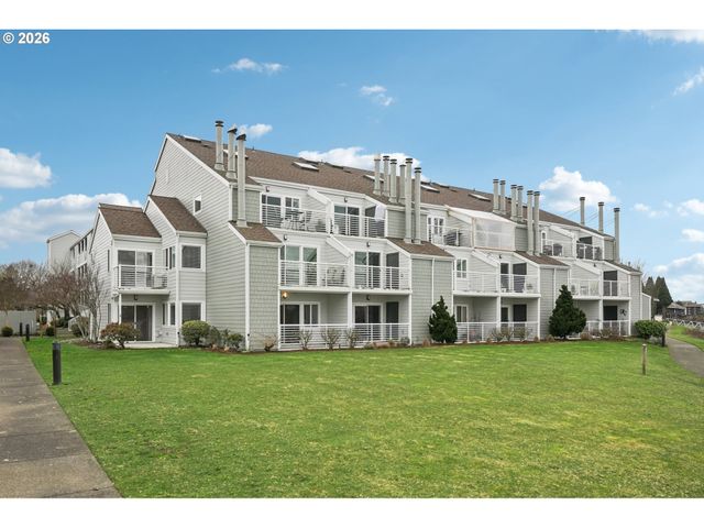 125 N HAYDEN BAY Dr, Portland, OR 97217