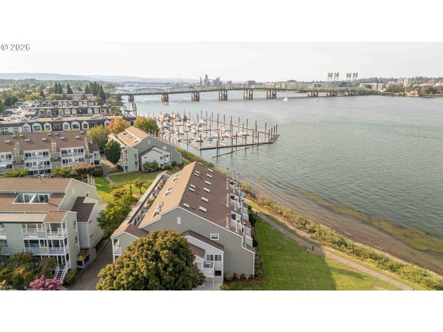 125 N HAYDEN BAY Dr, Portland, OR 97217