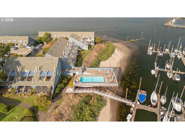 125 N HAYDEN BAY Dr, Portland, OR 97217