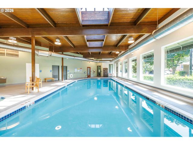 125 N HAYDEN BAY Dr, Portland, OR 97217