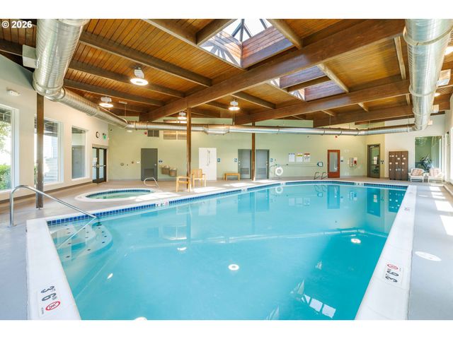 125 N HAYDEN BAY Dr, Portland, OR 97217