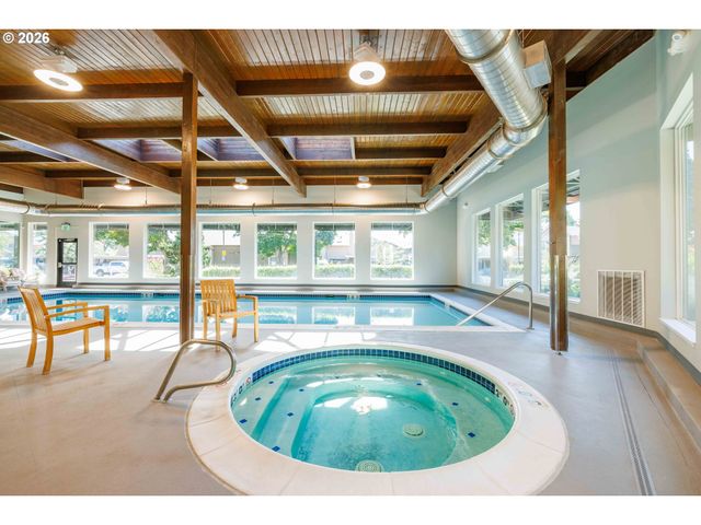 125 N HAYDEN BAY Dr, Portland, OR 97217