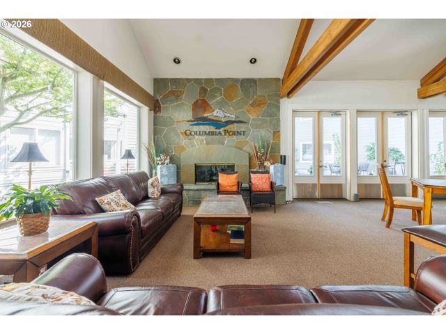 125 N HAYDEN BAY Dr, Portland, OR 97217