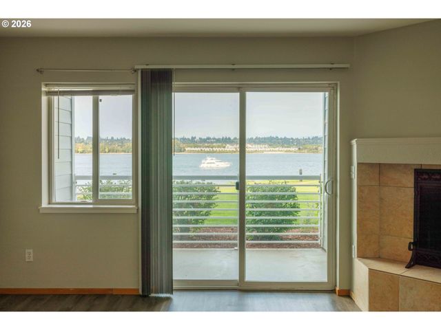 125 N HAYDEN BAY Dr, Portland, OR 97217