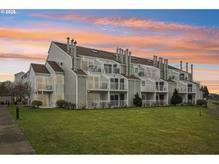 125 N HAYDEN BAY Dr, Portland, OR 97217