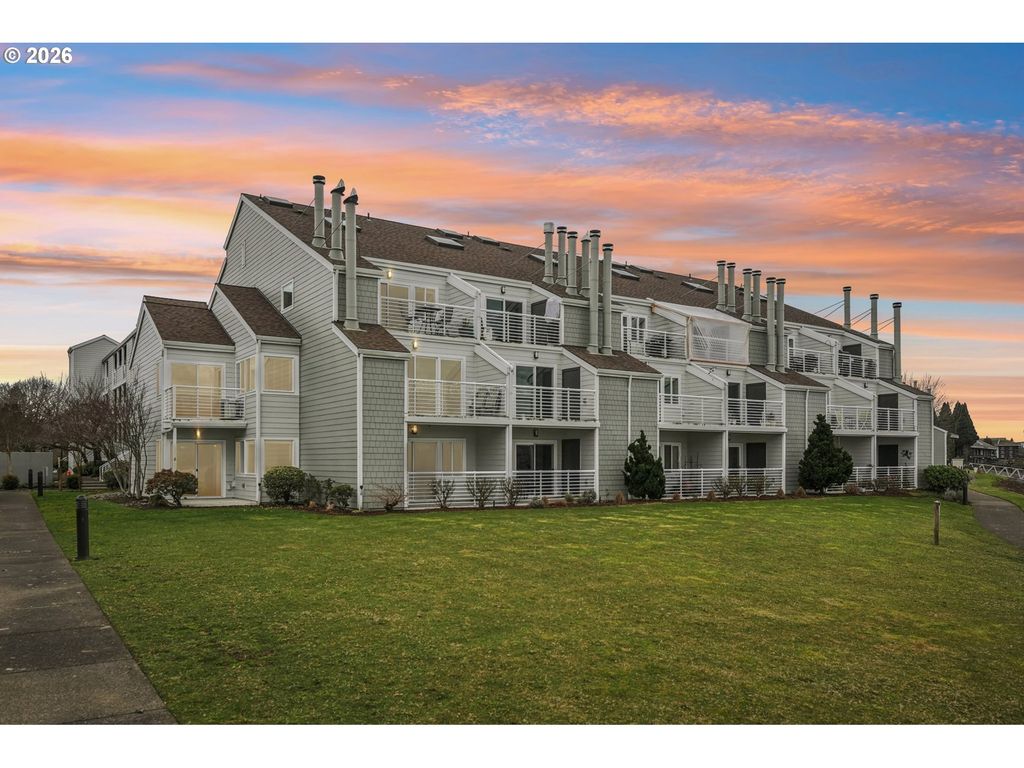 125 N HAYDEN BAY Dr, Portland, OR 97217