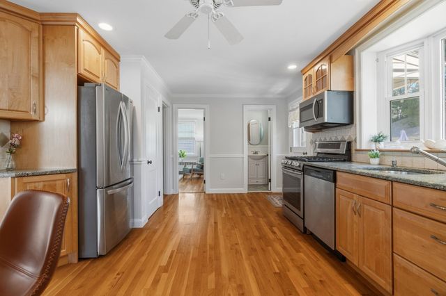 31 Zeller St, Boston, MA 02131