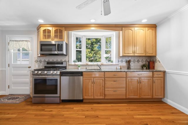 31 Zeller St, Boston, MA 02131