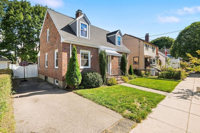 31 Zeller St, Boston, MA 02131