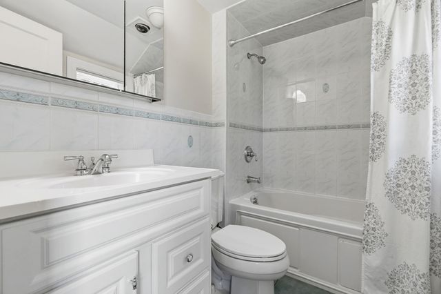 31 Zeller St, Boston, MA 02131