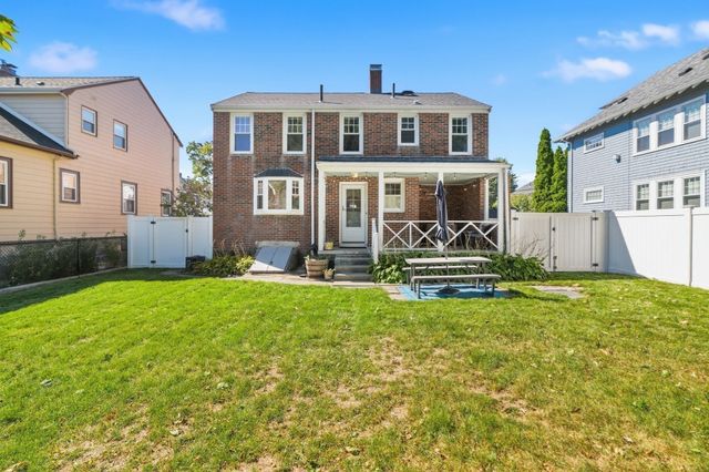 31 Zeller St, Boston, MA 02131