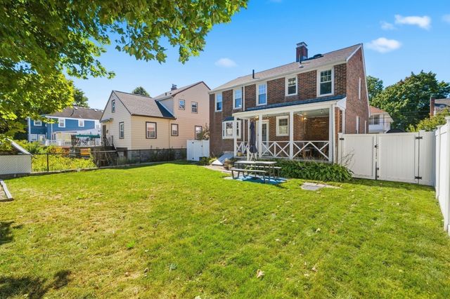 31 Zeller St, Boston, MA 02131