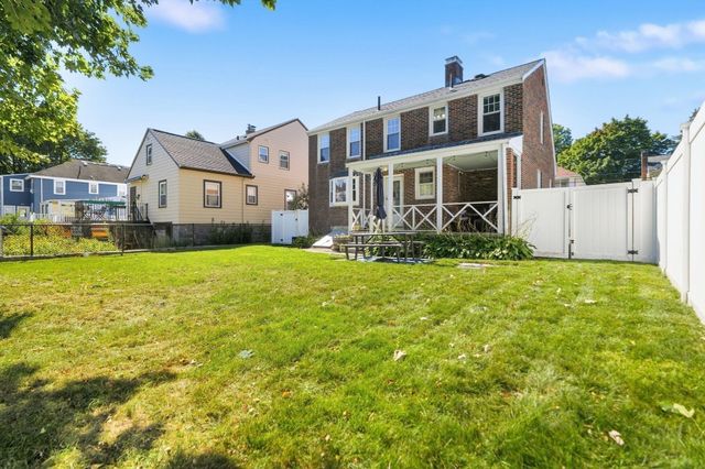 31 Zeller St, Boston, MA 02131